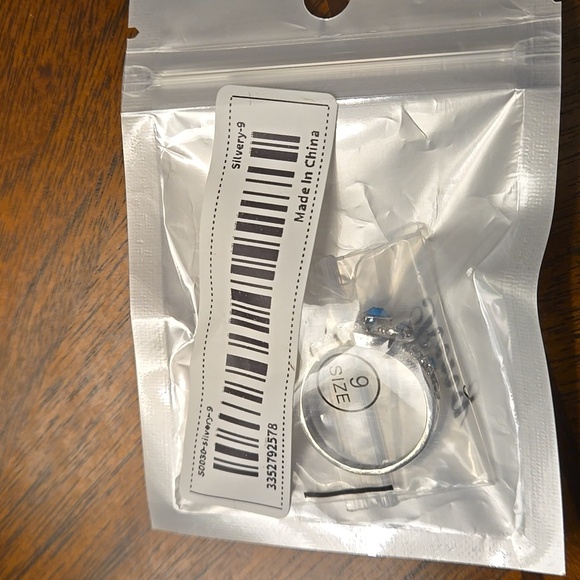 Copper Alloy Snowflake Statement Ring – Elegant Design, Hypoallergenic Size 9 - Picture 4 of 4